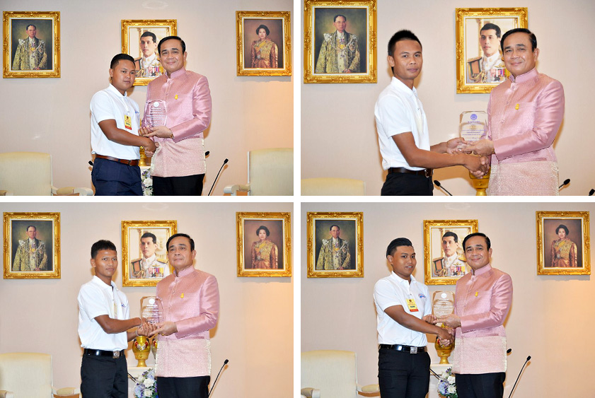 The Prime Minister of Thailand gives honorable to Ariya Equipment Co.,Ltd.'s people