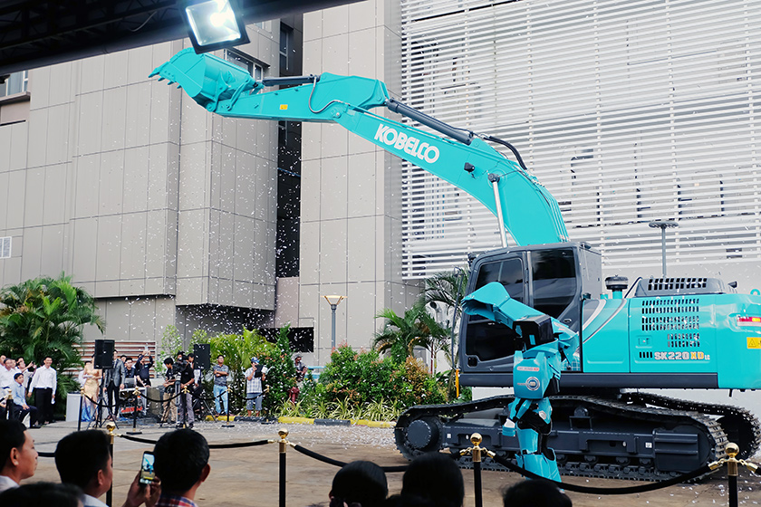KOBELCO launches the latest SK220XDLC-10